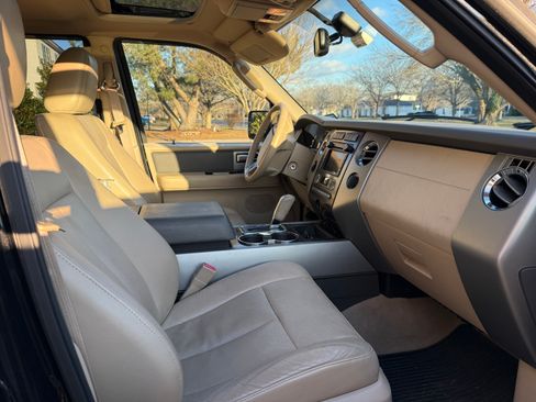 Used 2013 Ford Expedition XLT image 9