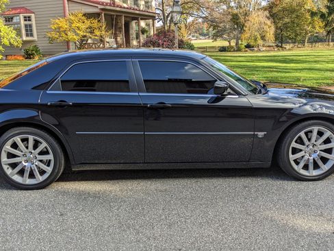 Used 2006 Chrysler 300 SRT8 w/ SRT Option Group II image 2