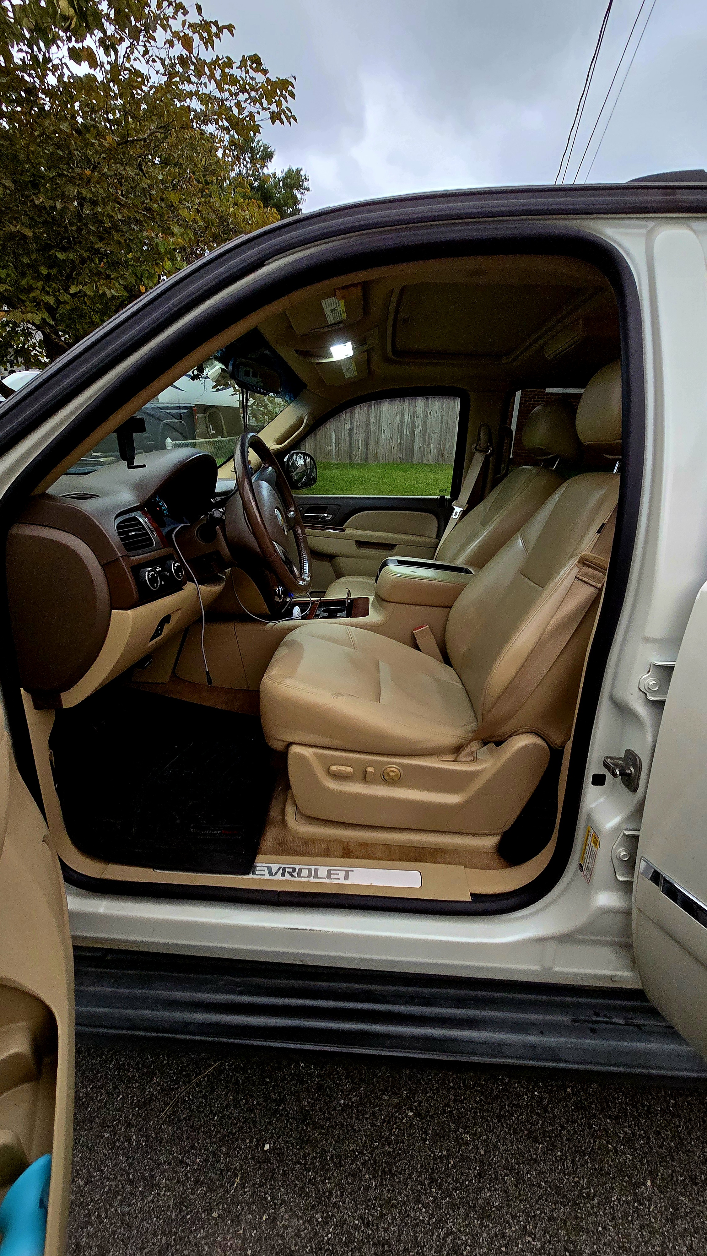 Used 2011 Chevrolet Suburban LTZ AWD/4WD image 13
