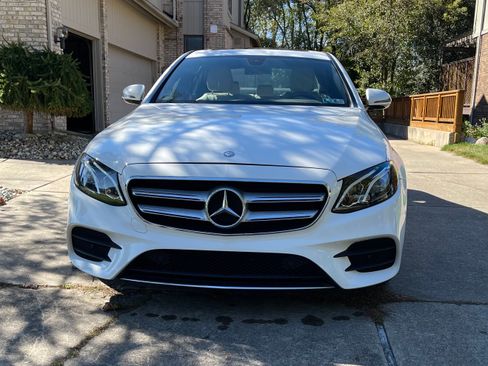 Used 2017 Mercedes-Benz E 300 4MATIC image 2