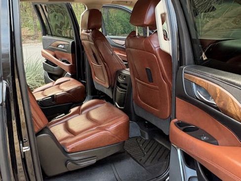 Used 2019 Cadillac Escalade ESV Luxury w/ Escalade Sport Edition RWD image 9