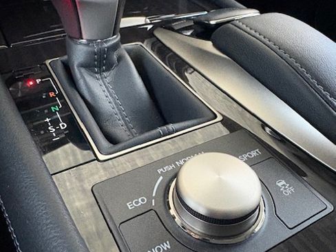 Used 2013 Lexus LS 460 w/ Comfort Pkg RWD image 17
