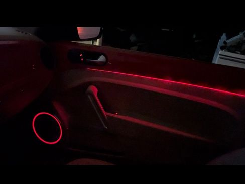 Used 2015 Volkswagen Beetle TDI image 17