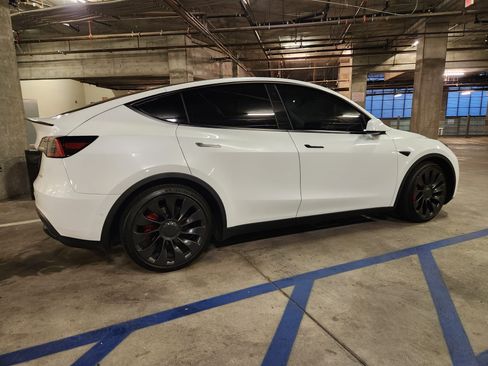 Used 2022 Tesla Model Y Performance AWD/4WD image 4
