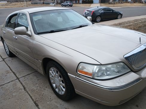Used 2006 Lincoln Town Car Signature image 11