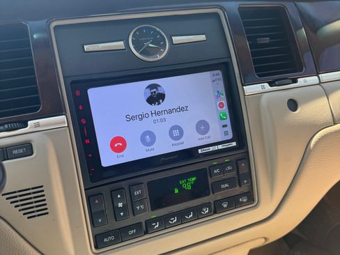 Used 2006 Lincoln Town Car Signature L image 15