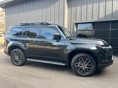 Used 2025 Lexus GX 550 image 2