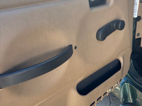 Used 2001 Jeep Wrangler Sahara AWD/4WD image 10