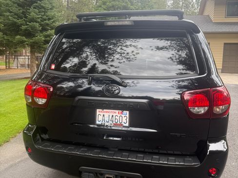 Used 2021 Toyota Sequoia TRD Pro AWD/4WD image 4