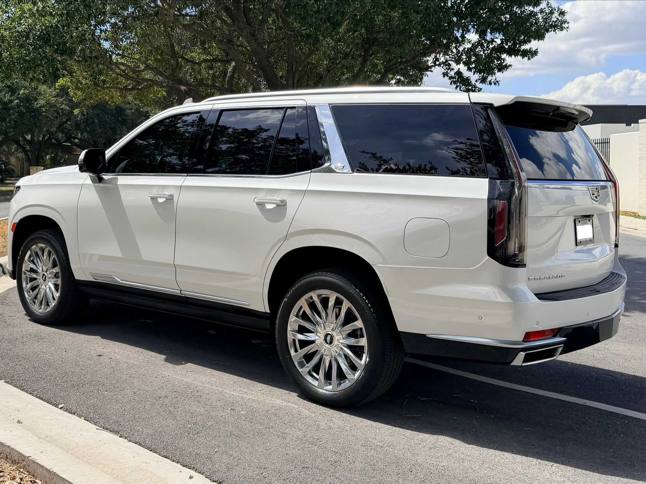Used 2024 Cadillac Escalade Premium Luxury w/ Performance Package RWD image 4
