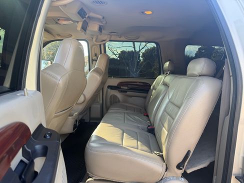 Used 2005 Ford Excursion Limited image 25