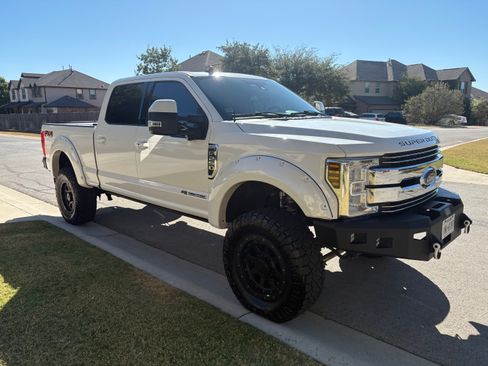 Used 2019 Ford F250 Lariat w/ Lariat Ultimate Package image 4