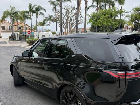 Used 2024 Land Rover Discovery Dynamic SE image 1