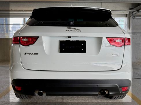 Used 2018 Jaguar F-PACE Premium image 2