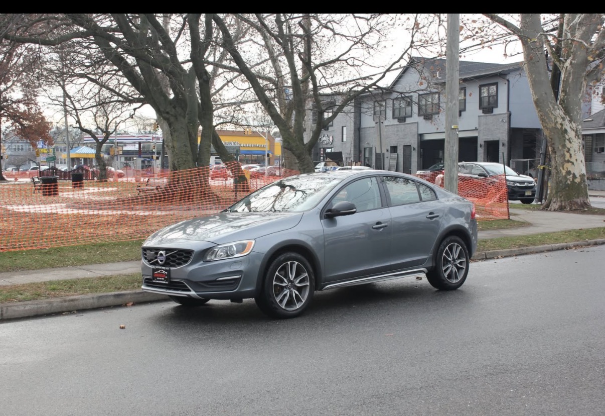 Used 2017 Volvo S60 T5 Cross Country Platinum AWD/4WD image 6