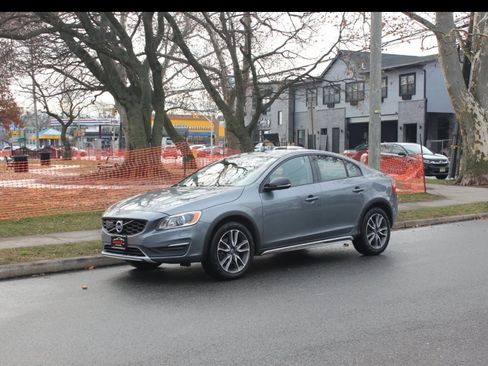 Used 2017 Volvo S60 T5 Cross Country Platinum AWD/4WD image 6