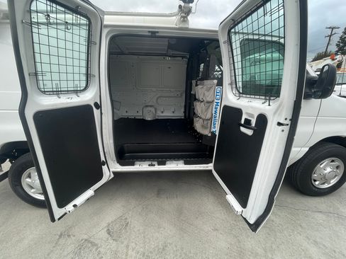 Used 2010 Ford E-250 and Econoline 250 image 9