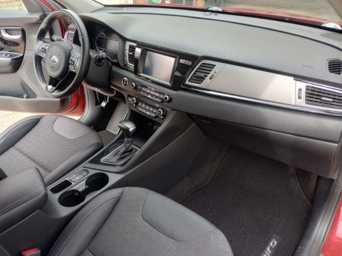 Used 2019 Kia Niro EX image 24