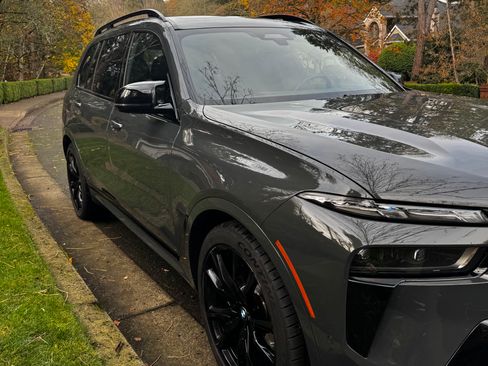 Used 2024 BMW X7 M60i w/ Executive Package image 2