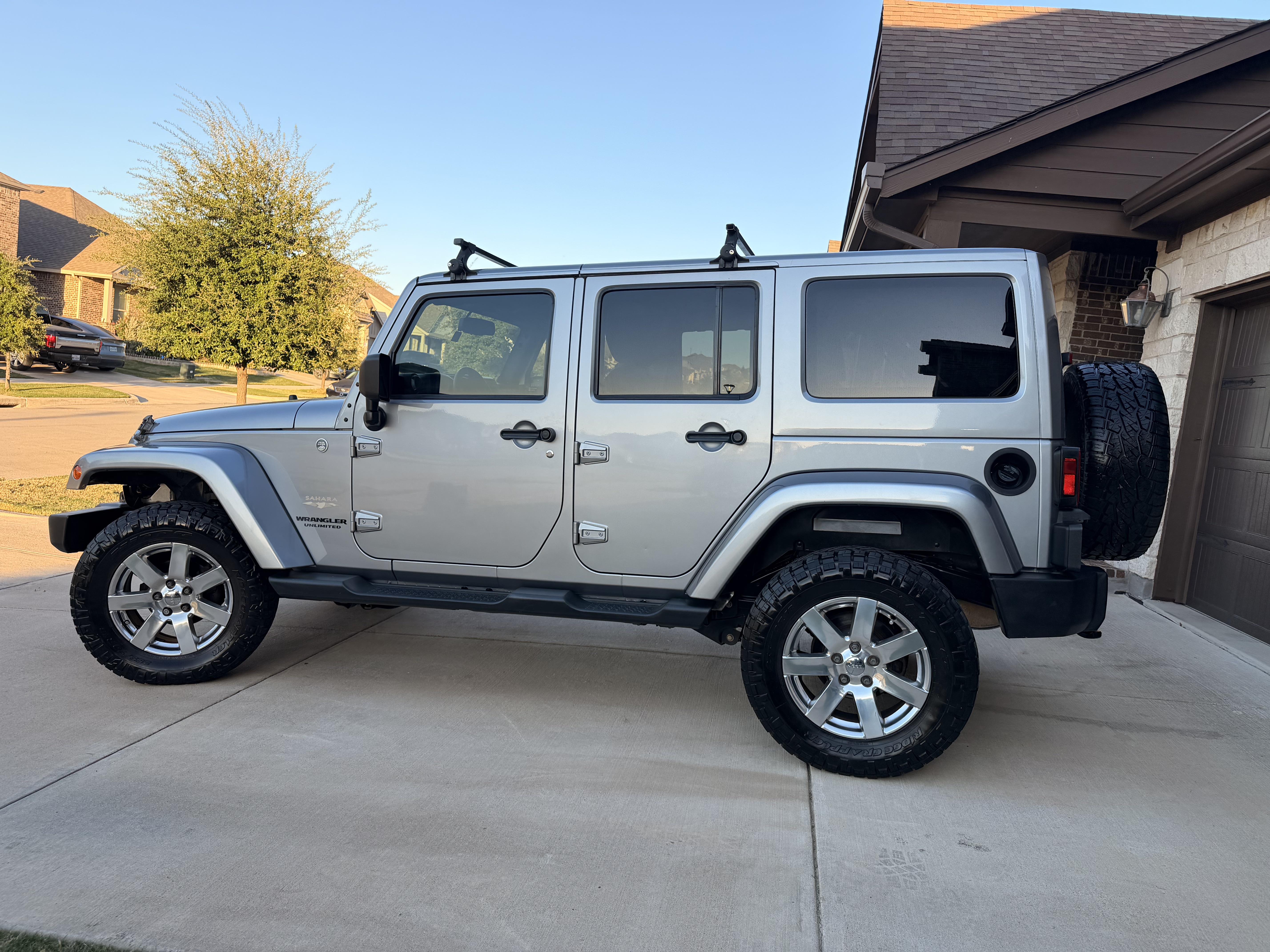 Used 2013 Jeep Wrangler Unlimited Sahara w/ Connectivity Group AWD/4WD image 4