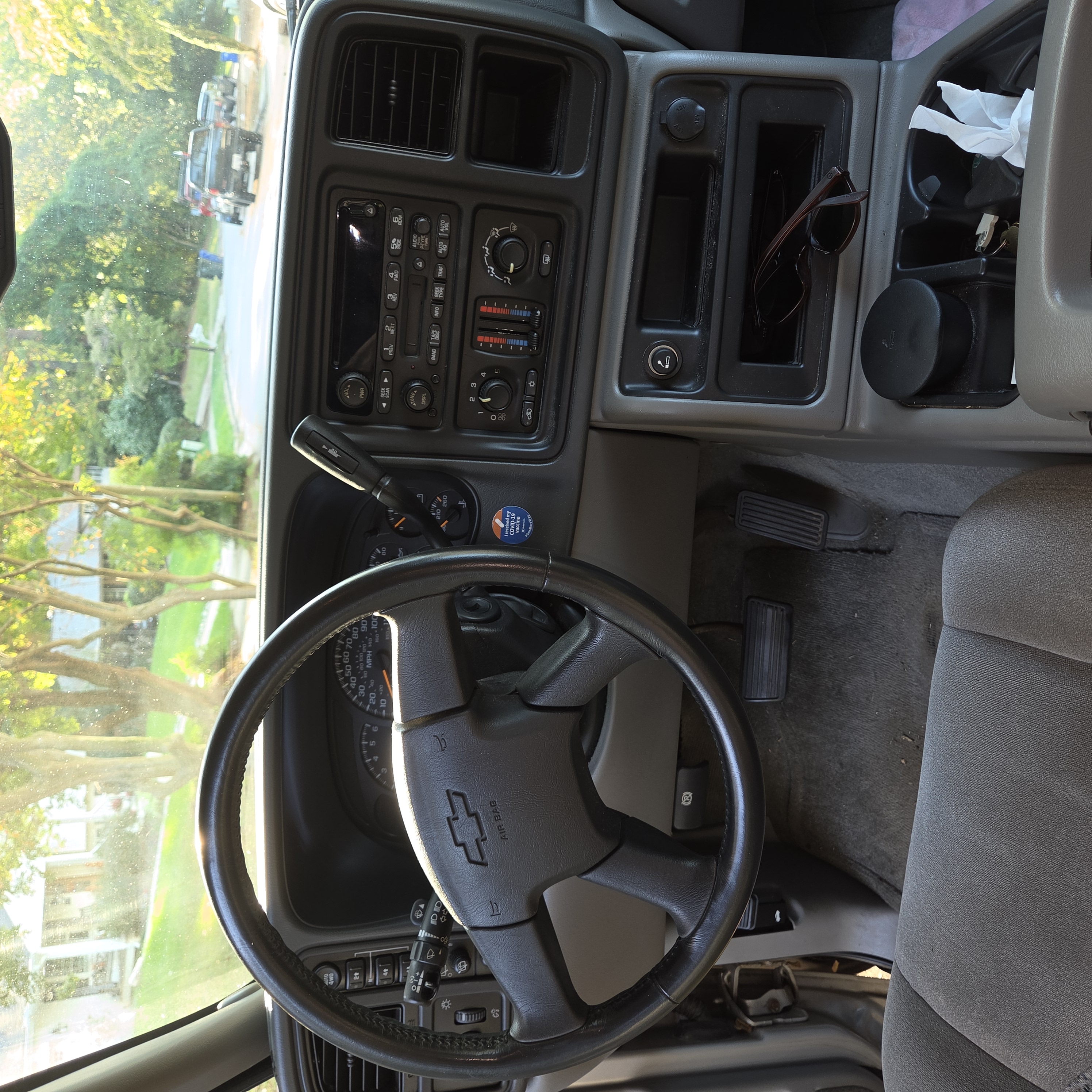 Used 2004 Chevrolet Tahoe LS w/ Preferred Equipment Group AWD/4WD image 3