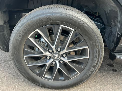 Used 2025 Lexus GX 550 image 16