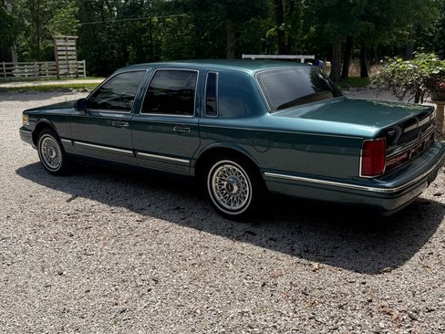 Used 1996 Lincoln Town Car Executive RWD image 2