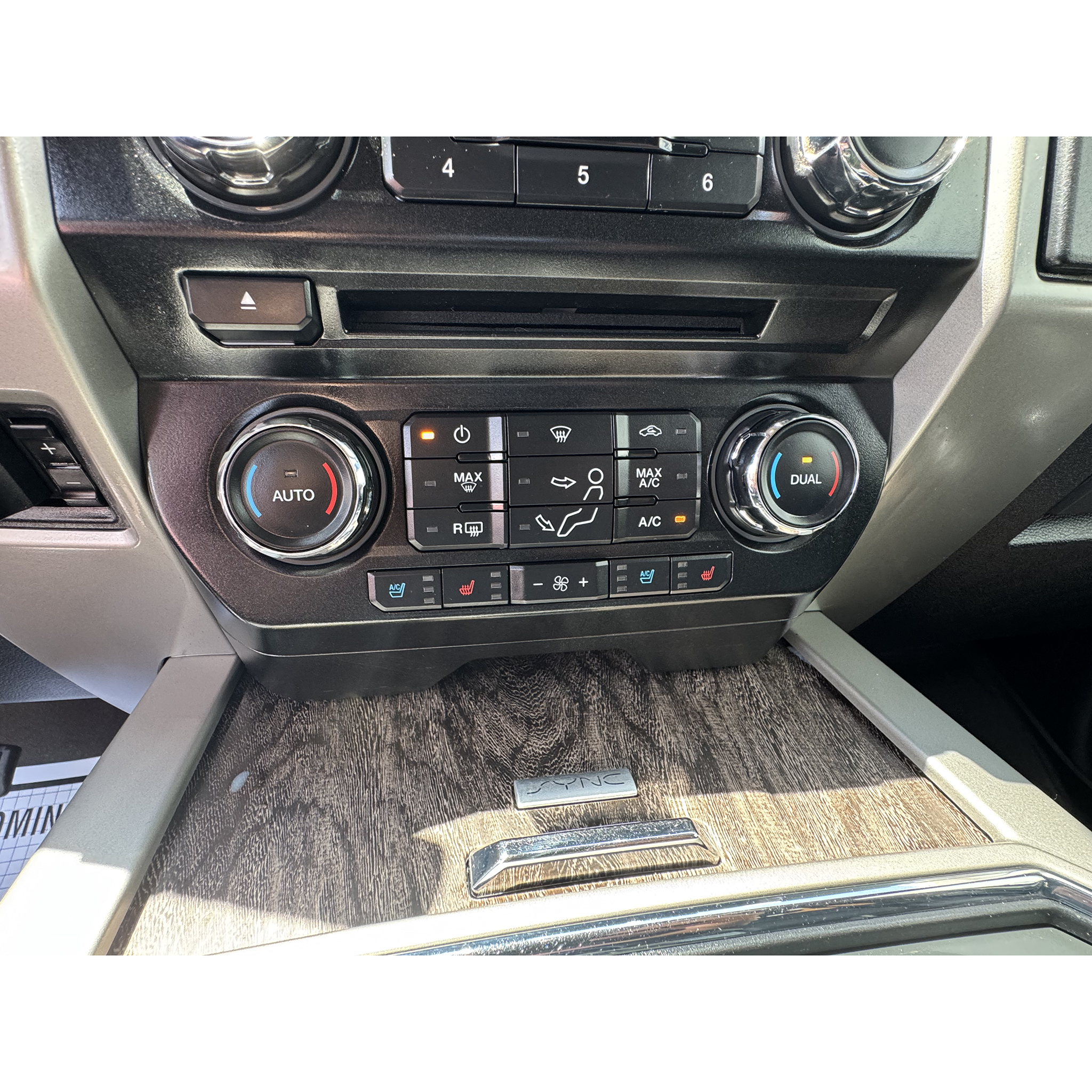 Used 2017 Ford F250 Lariat w/ Lariat Ultimate Package AWD/4WD image 16