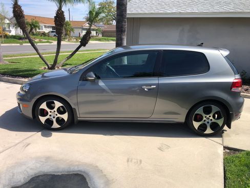 Used 2013 Volkswagen Golf 2-Door image 2