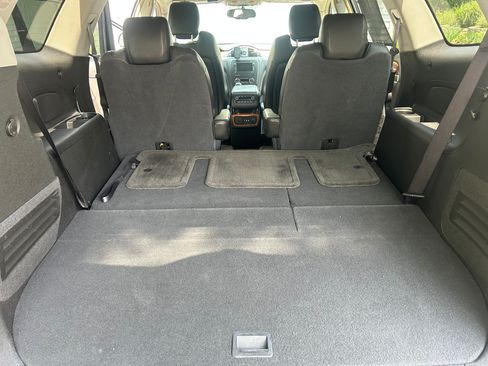 Used 2009 Buick Enclave CXL w/ Entertainment Package #4 image 12