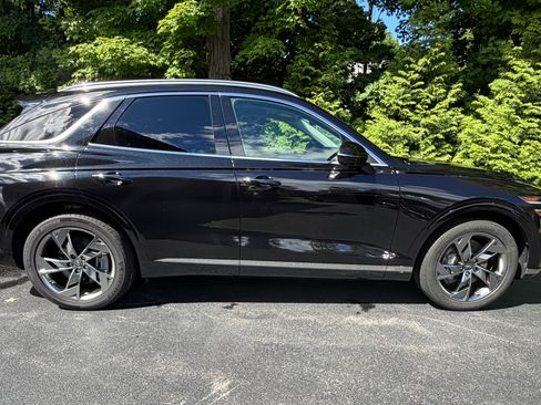 Used 2024 Genesis Electrified GV70 AWD/4WD image 4