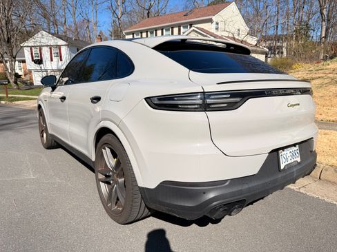 Used 2022 Porsche Cayenne Platinum Edition image 6