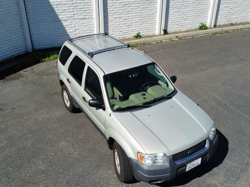 Used 2004 Ford Escape XLT image 2