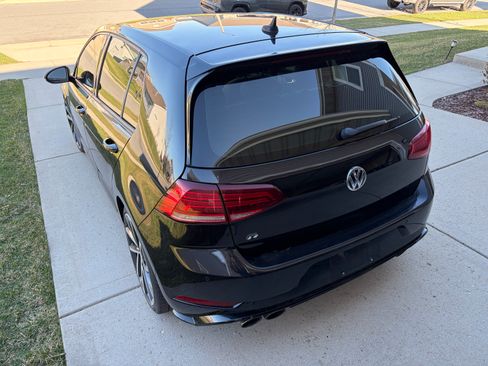 Used 2018 Volkswagen Golf R 4-Door image 2