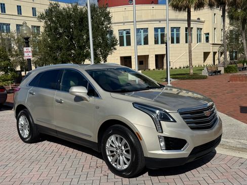Used 2017 Cadillac XT5 FWD image 2