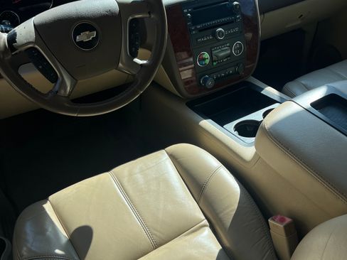 Used 2009 Chevrolet Suburban LT image 10