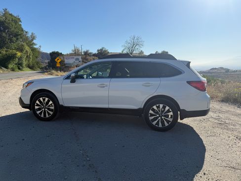 Used 2017 Subaru Outback 3.6R Limited AWD/4WD image 4