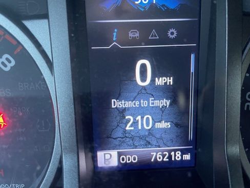 Used 2021 Toyota Tacoma TRD Off-Road w/ Technology Package image 18