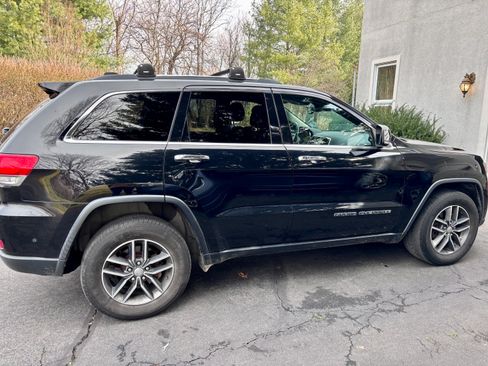 Used 2017 Jeep Grand Cherokee Limited w/ Luxury Group II image 4