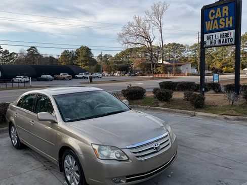 Used 2006 Toyota Avalon XLS image 8