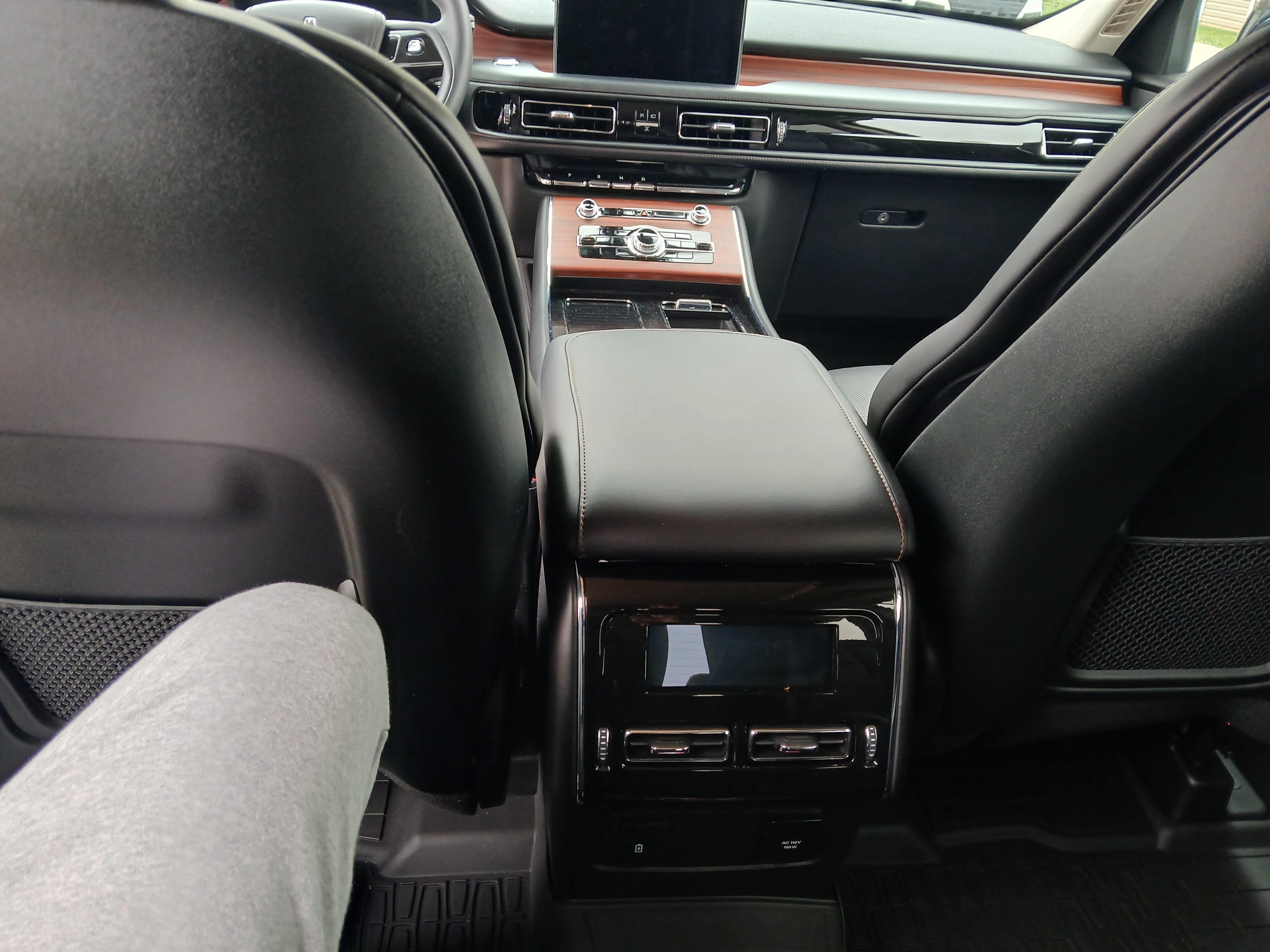 Used 2024 Lincoln Aviator Reserve w/ Elements Package Plus AWD/4WD image 12