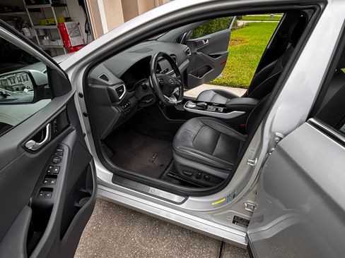 Used 2019 Hyundai Ioniq Limited FWD image 10