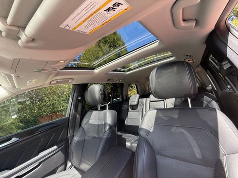 Used 2016 Mercedes-Benz GL 550 4MATIC image 22