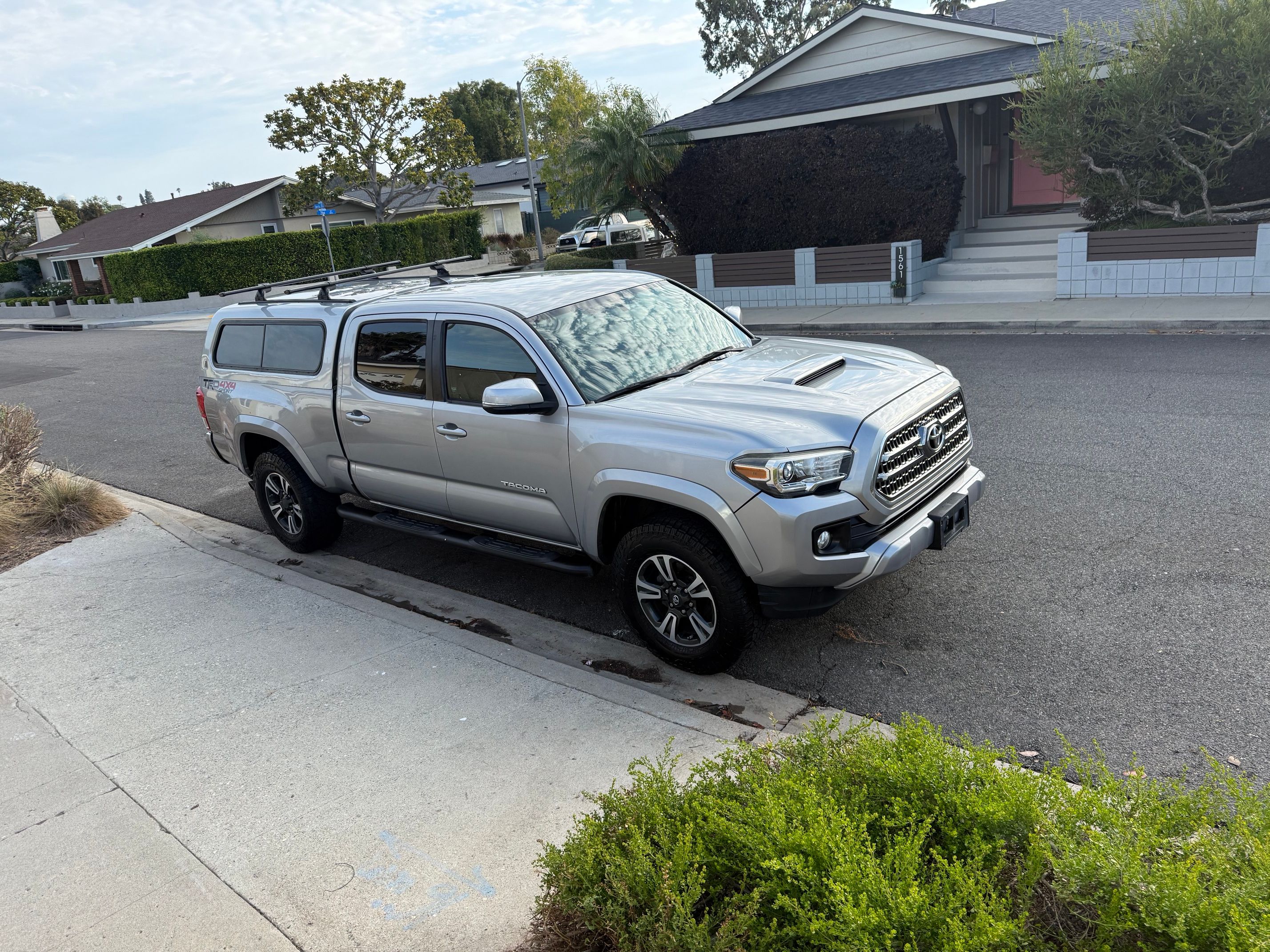 Used 2017 Toyota Tacoma TRD Sport w/ Exterior Package AWD/4WD image 21