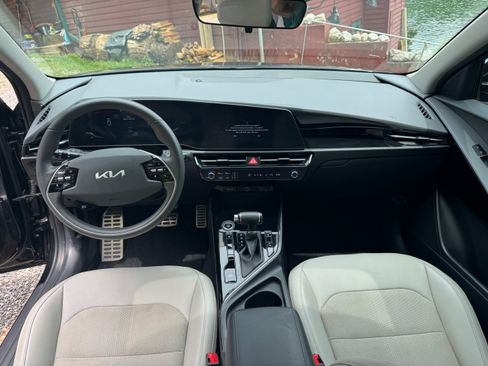 Used 2023 Kia Niro EX Touring FWD image 8