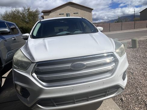 Used 2017 Ford Escape SE image 4