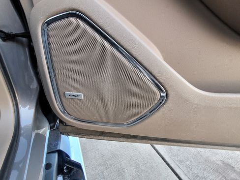 Used 2017 Chevrolet Suburban LT w/ LT Signature Package image 12