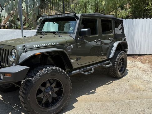 Used 2015 Jeep Wrangler Unlimited Rubicon w/ Connectivity Group image 12