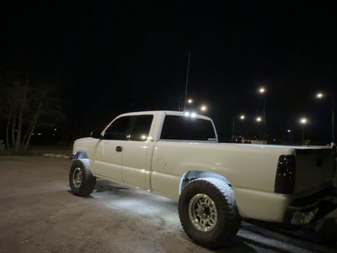 Used 2005 Chevrolet Silverado 1500 W/T RWD image 2