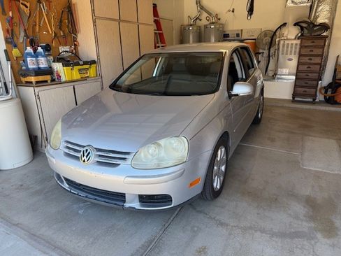 Used 2009 Volkswagen Rabbit S image 2